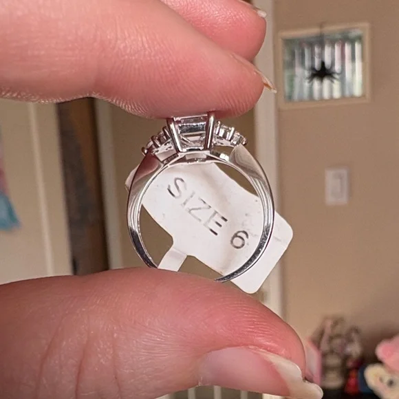 Elegant Silver Women's Ring - Picture 5 of 6